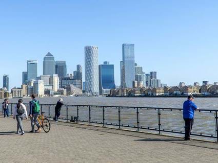 Thames Path: Canary Wharf Neighbourhood, London | Serviced Apartments, Cove
