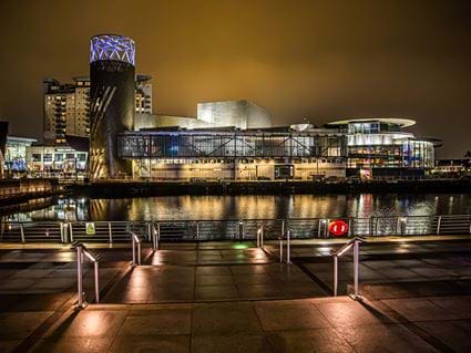 Salford Quays and Media City: Piccadilly Neighbourhood, Manchester | Serviced Apartments, Cove