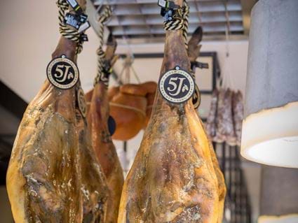 London: Joze Pizzaro Tapas Bar, Serviced Apartments, Cove